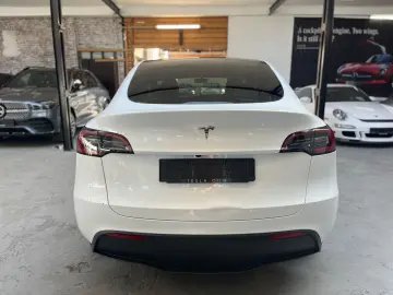 TESLA Model Y Long Range RWD