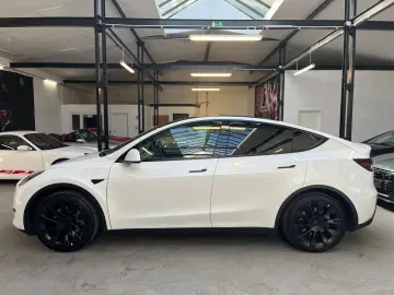 TESLA Model Y Long Range RWD