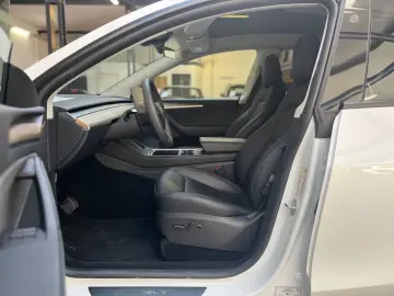 TESLA Model Y Long Range RWD