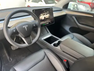 TESLA Model Y Long Range RWD