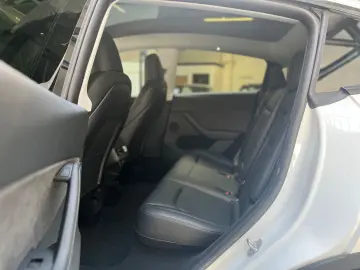 TESLA Model Y Long Range RWD