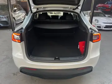 TESLA Model Y Long Range RWD