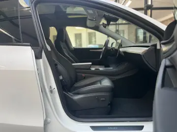 TESLA Model Y Long Range RWD