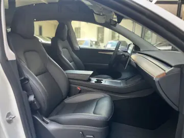 TESLA Model Y Long Range RWD