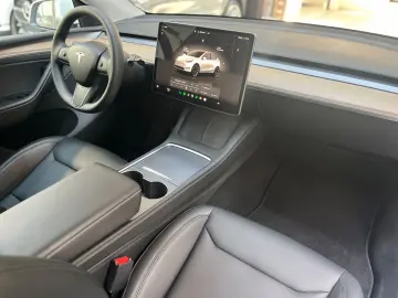 TESLA Model Y Long Range RWD