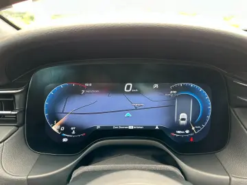 MASERATI Grecale 2.0 MHEV GT Auto 4WD PANO LED F1 KAM HUD