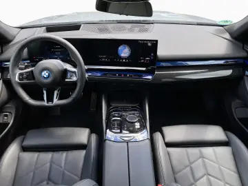 BMW i5 xDrive40 M Sport Pro Pano B&W HUD DAPro 360