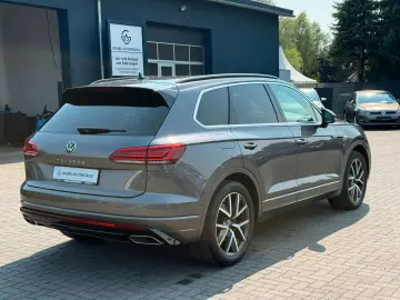VW Touareg R-Line 4M MATRIX LEDER AHK LUFT 360