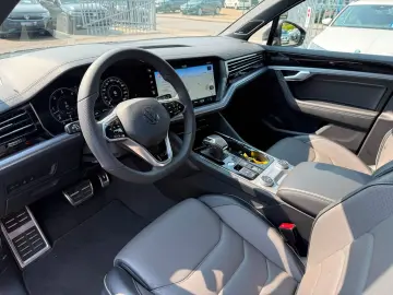 VW Touareg R-Line 4M MATRIX LEDER AHK LUFT 360