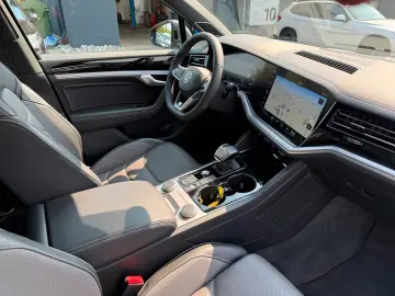 VW Touareg R-Line 4M MATRIX LEDER AHK LUFT 360