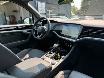 VW Touareg R-Line 4M MATRIX LEDER AHK LUFT 360