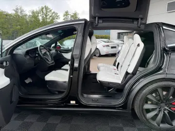 TESLA MODEL X RAVEN PERFORMANCE   7 SEATER   22INCH