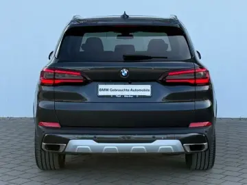BMW X5 xDrive40d xLine AHK SHZ LASER LUFT ACC PANO