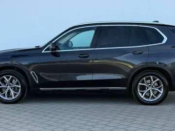 BMW X5 xDrive40d xLine AHK SHZ LASER LUFT ACC PANO