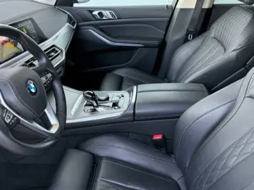 BMW X5 xDrive40d xLine AHK SHZ LASER LUFT ACC PANO