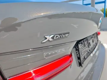 BMW 330i xDrive M-Sport DriAssProf HuD 360  AHK NP81