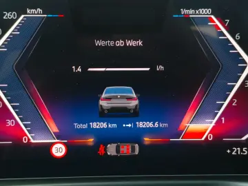 BMW 330i xDrive M-Sport DriAssProf HuD 360  AHK NP81