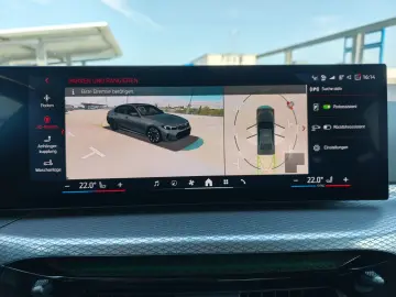 BMW 330i xDrive M-Sport DriAssProf HuD 360  AHK NP81
