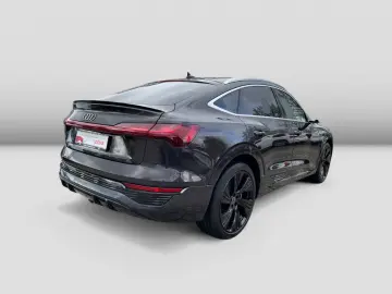 AUDI Q8 Sportback e-tron 55 quattro S line AHK B&O HU