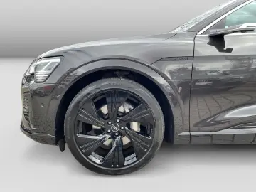 AUDI Q8 Sportback e-tron 55 quattro S line AHK B&O HU