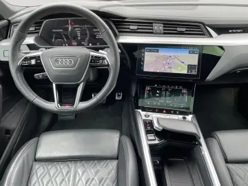 AUDI Q8 Sportback e-tron 55 quattro S line AHK B&O HU
