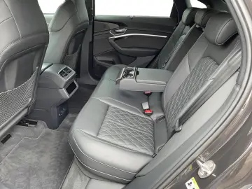 AUDI Q8 Sportback e-tron 55 quattro S line AHK B&O HU