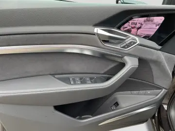 AUDI Q8 Sportback e-tron 55 quattro S line AHK B&O HU