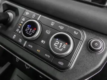 LAND ROVER Defender 110 X-Dynamic SE P400 Allrad Luftfederu