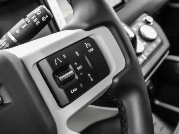 LAND ROVER Defender 110 X-Dynamic SE P400 Allrad Luftfederu