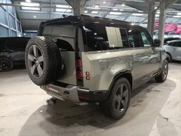 LAND ROVER Defender 110 3.0 110 X-Dynamic HSE AHK Standhz