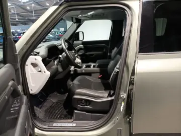 LAND ROVER Defender 110 3.0 110 X-Dynamic HSE AHK Standhz