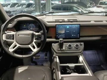 LAND ROVER Defender 110 3.0 110 X-Dynamic HSE AHK Standhz