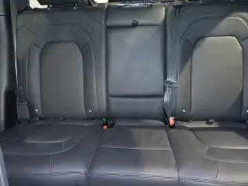 LAND ROVER Defender 110 3.0 110 X-Dynamic HSE AHK Standhz