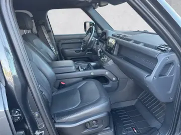 LAND ROVER Defender 110 D300 AWD X-DYNAMIC HSE   Winter Pak