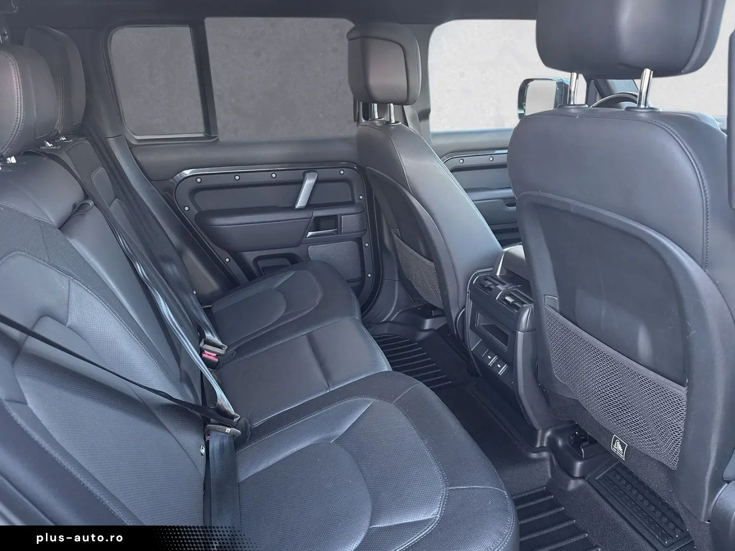 LAND ROVER Defender 110 D300 AWD X-DYNAMIC HSE   Winter Pak