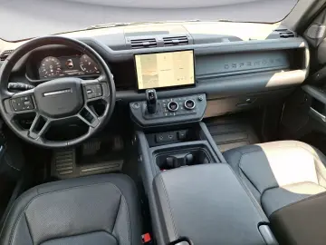 LAND ROVER Defender 3.0 D300 X-Dynamic HSE 110 ACC Panorama