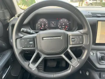 LAND ROVER Defender D300 X-Dynamic HSE Pano Luft 22 Z ACC