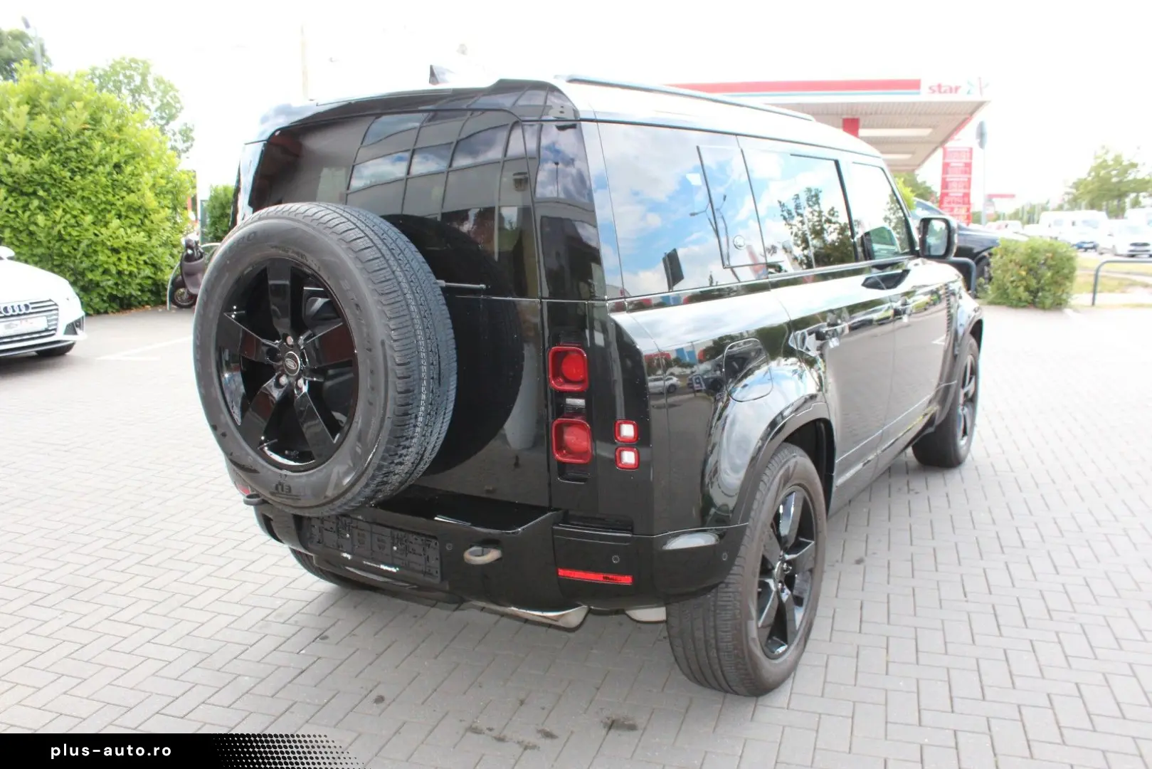 LAND ROVER Defender 110 X-Dynamic HSE Luft Pano AHK ACC