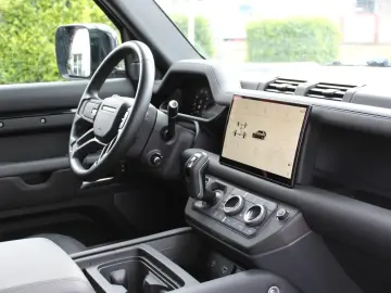 LAND ROVER Defender 110 X-Dynamic HSE Luft Pano AHK ACC