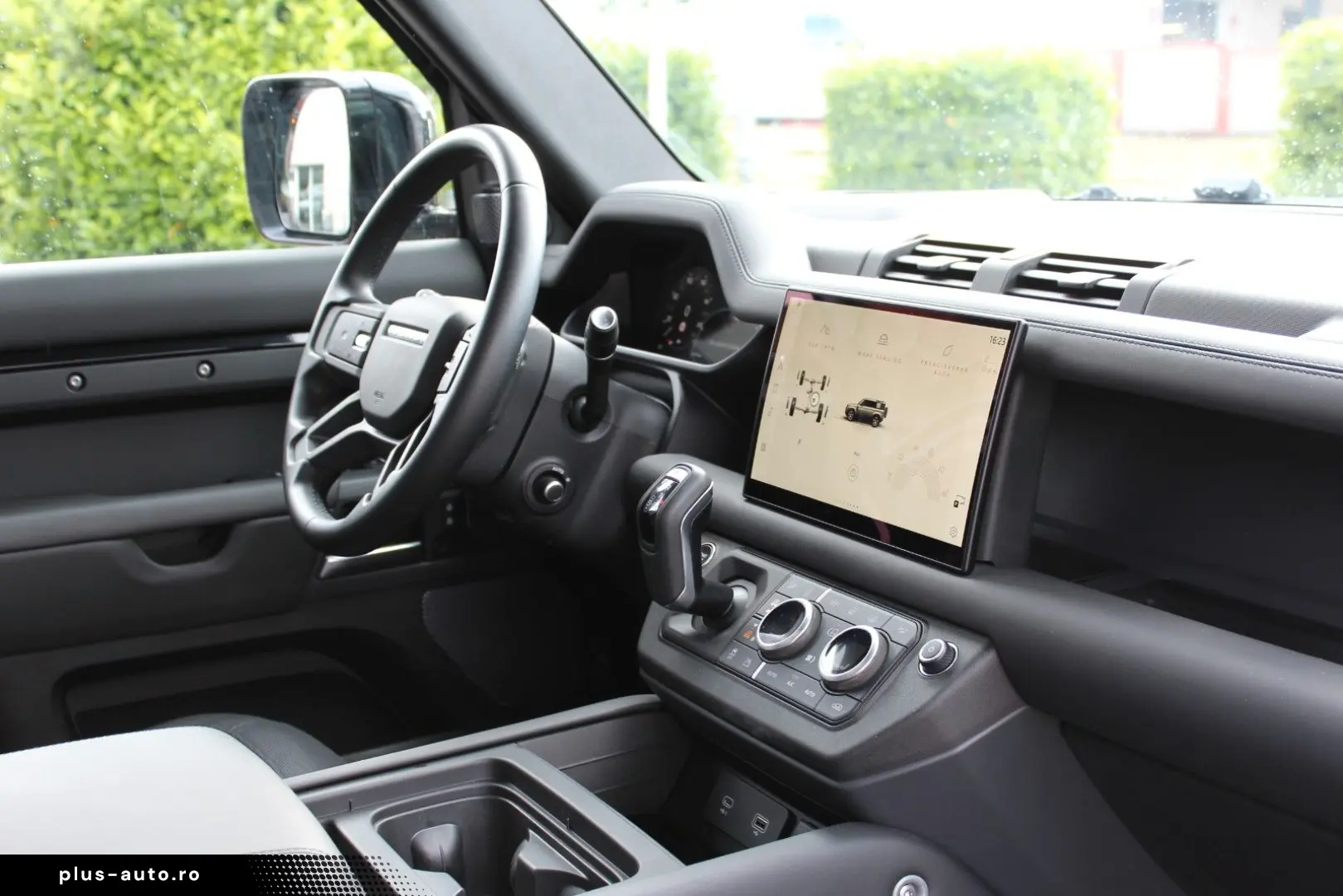 LAND ROVER Defender 110 X-Dynamic HSE Luft Pano AHK ACC