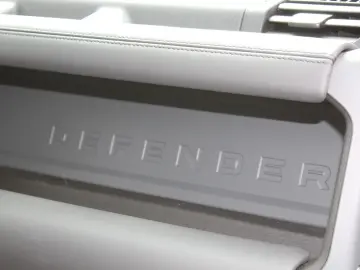 LAND ROVER Defender 110 X-Dynamic HSE Luft Pano AHK ACC