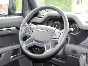 LAND ROVER Defender 110 X-Dynamic HSE Luft Pano AHK ACC