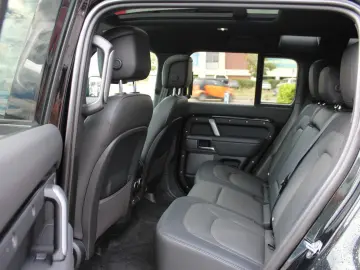 LAND ROVER Defender 110 X-Dynamic HSE Luft Pano AHK ACC