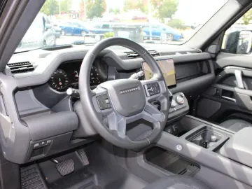 LAND ROVER Defender 110 X-Dynamic HSE Luft Pano AHK ACC