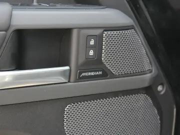 LAND ROVER Defender 110 X-Dynamic HSE Luft Pano AHK ACC