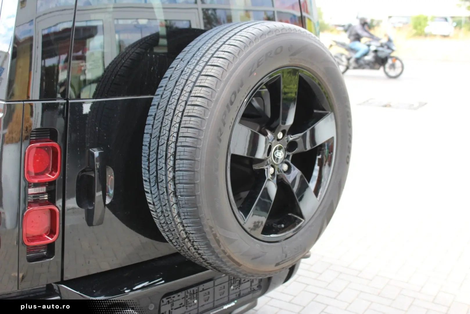 LAND ROVER Defender 110 X-Dynamic HSE Luft Pano AHK ACC