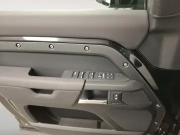 LAND ROVER Defender 110 3.0 D300 X-Dynamic SE Matrix 360 AH