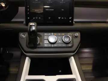 LAND ROVER Defender 110 D300 X-Dynamic SE AHK Pano HUD
