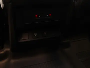LAND ROVER Defender 110 D300 X-Dynamic SE AHK Pano HUD