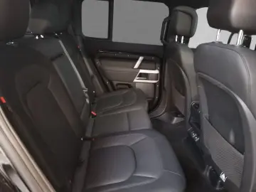 LAND ROVER Defender 110 X-Dynamic HSE D300